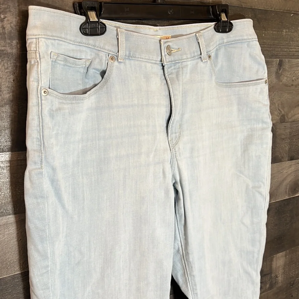 Light Blue Levi Classic Crop Jeans - Picture 2 of 8